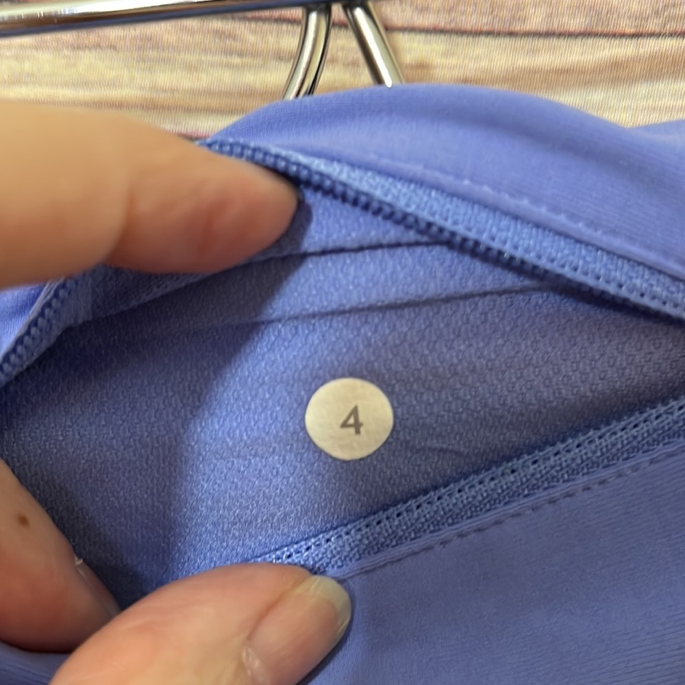 Lululemon Cropped Leggings Navy Blue and Periwinkle Size 4 EUC C1 - Picture 8 of 8